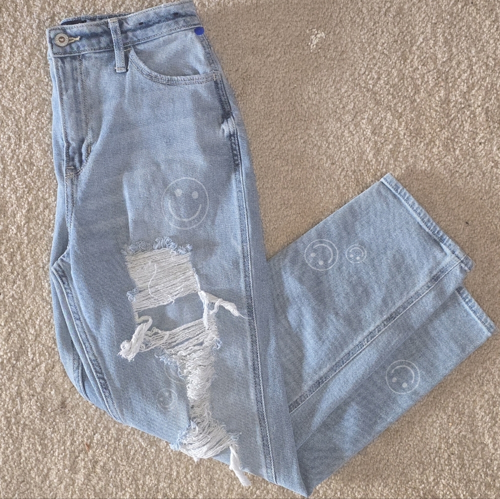 Hollister Smiley Face  Distressed Mom Jeans 27 / 27 - Picture 3 of 8